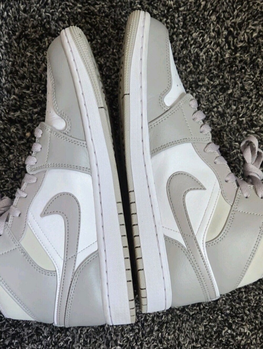 Nike Air Jordan 1 Mid College Grey 554724-082 US Men's Size 8 - Picture 4 of 16